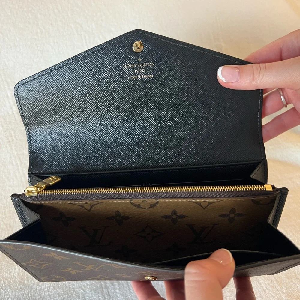 Louis Vuitton Monogram and Monogram Reverse Giant canvas wallet. Like new. - Picture 5 of 11